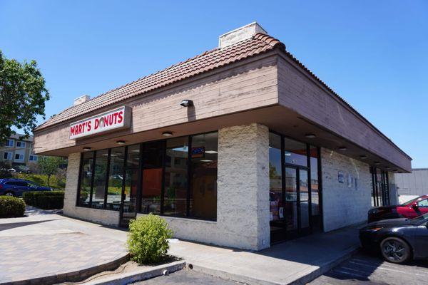 Outside view of Mart's Donuts