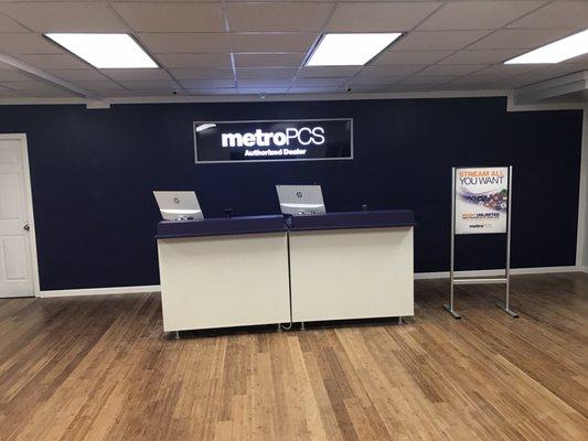 Welcome to MetroPCS in Newark NY. 315 412 7444