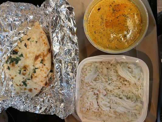 Chicken Korma, rice and garlic naan