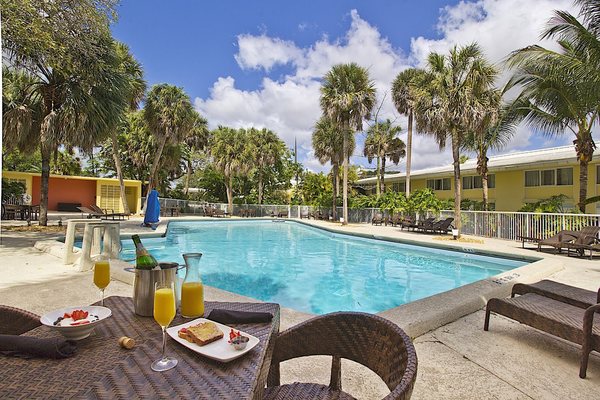 Miami Lakes Hotel and Golf Pool