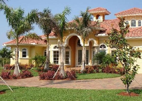 Tropical landscape designs by Sun Valley Landscaping