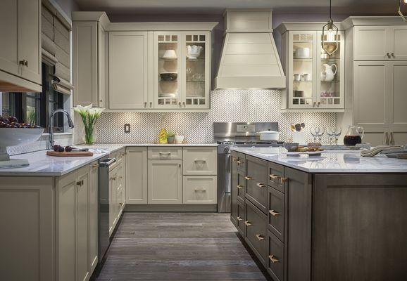 Diamond Cabinets Inspiration. Style: Montgomery. Material: Maple. Color: Egret/Grizzly.