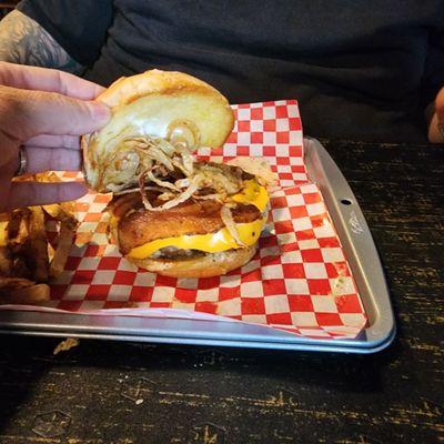 Garlic bacon burger