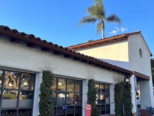 Exterior of BevMo Santa Barbara