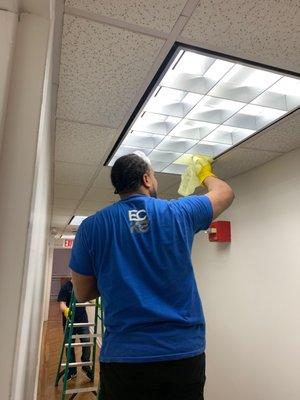 High dusting office cleaning New York Building