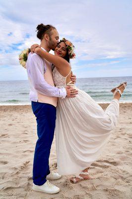 #weddingingtherain #weddingphotography#weddingphotos #engagement #youngandmarried #love #memories