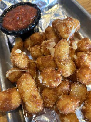 I really liked the cheese curds. The red sauce is homemade, yummy.