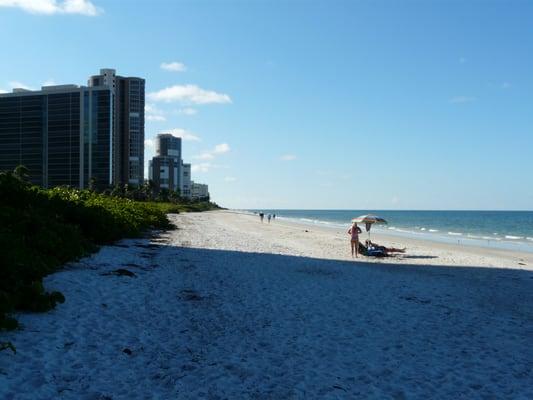 Horizon Way beach area in Naples Fl. The community is Park Shore - Picture is north of Horizon Way - http://www.parkshore.pro