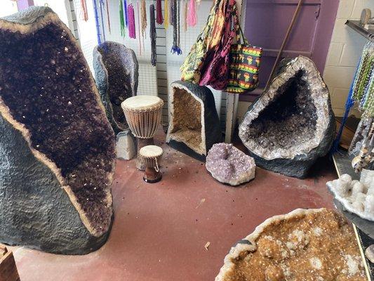 Large geodes and strung beads in the entrance