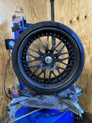 Fresh 3 piece rebuild with a new set of tires, we make sure to be extra careful installing and dismounting on your wheels.