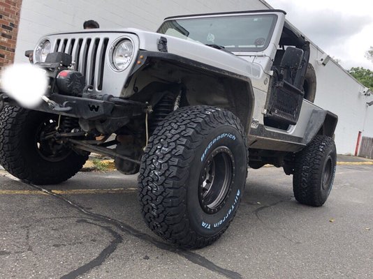 35x12.50r15 BFG KO2's on my gorgeous jeep. Lol sorry sometimes you gotta flex on social media