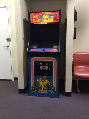 This pacman machine in the waiting area is just so weird lol