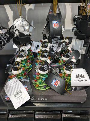 Raiders Christmas tree