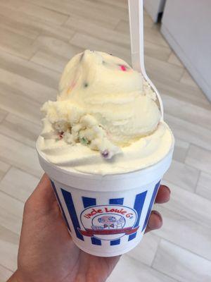 Cake batter and peanut butter cup gelati with vanilla