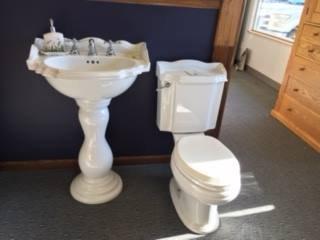 Toilets & pedestal sinks of your dreams!