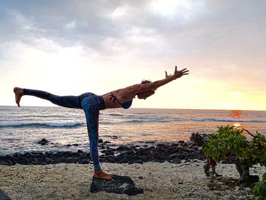 WARRIOR 3 Practice
Vīrabhadrāsana III for strong heart, gain inner strength courage
* Improves memory concentration Namaste-Lindsay