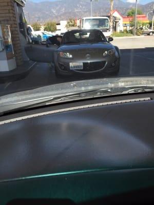 When people are waiting for gas, don't be like this lady who is cleaning her car @ the pump! Stupid