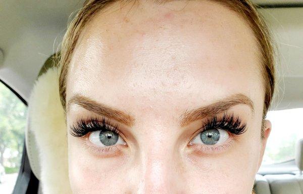 Hybrid lashes done by Josie Gibson