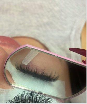 hybrid, wispy lash extensions