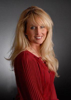 Mina Little, RE/MAX Legends, Jim Wells Sells Team