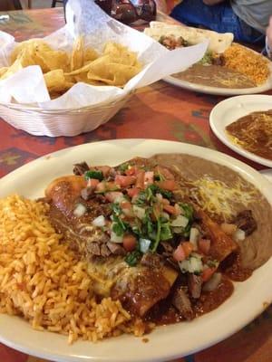 Nice lunch specials & complementary chips & salsa for under $8