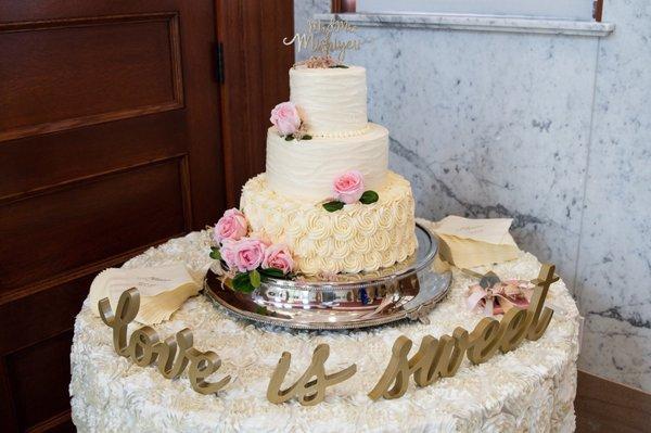 Ivory rosette linen for the cake table