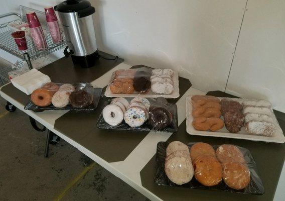 Coffee and donut presentation for a seminar in the building. Nothing to large or small.