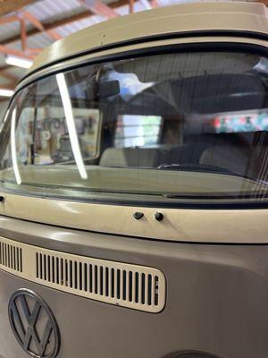 1971 campmobile Westphalia Volkswagen windshield replacement