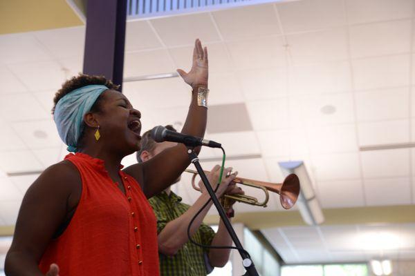 Local Austin band Nori performs for MFML campers