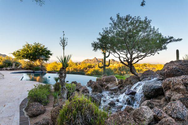 Regular access to a resort-style pool and jacuzzi for relaxation and exercise during addiction recovery.