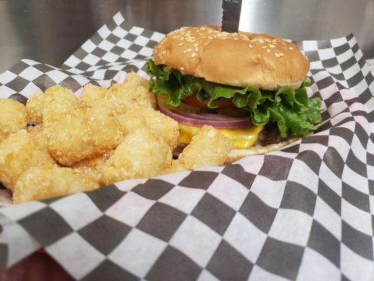 Cheeseburger basket with Tots