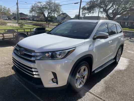 Toyota highlander received a full interior plus an exterior wash.