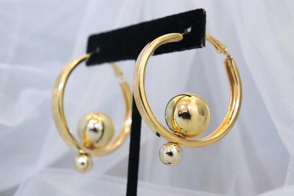 Stunning 3 way earring! Can be worn as hoops or studs!