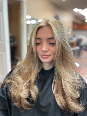 Beautiful honey blonde base with blonde balayage