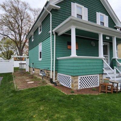 2 tone project. Exterior trims, walls and porch.