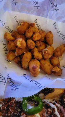 Garlic cheese curds