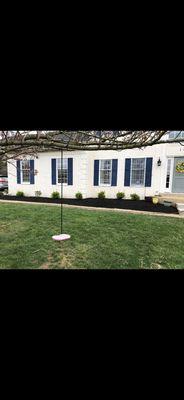 Clean out & Installation of box woods and fresh mulch!