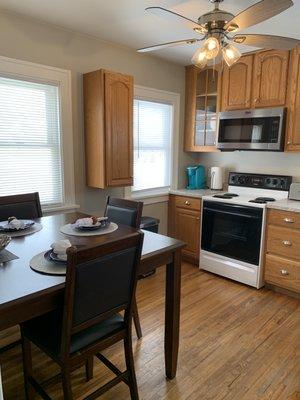 514 Center St. Furnished Rental - Kitchen