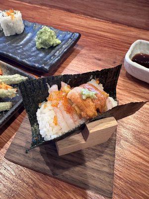 Amaebi and uni handroll