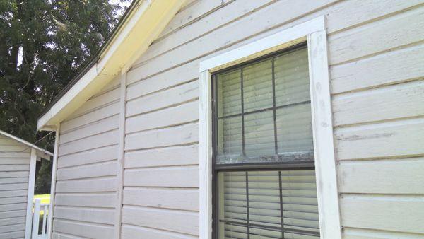 Broken glass top sash letting moisture into panes