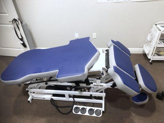 State of the art massage table (flexed)