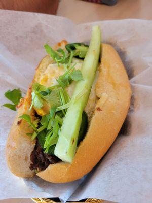 Beef bahn mi