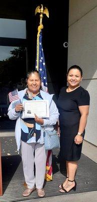 Latinos has a new american citizen!
Latinos tiene una nueva ciudadana americana!