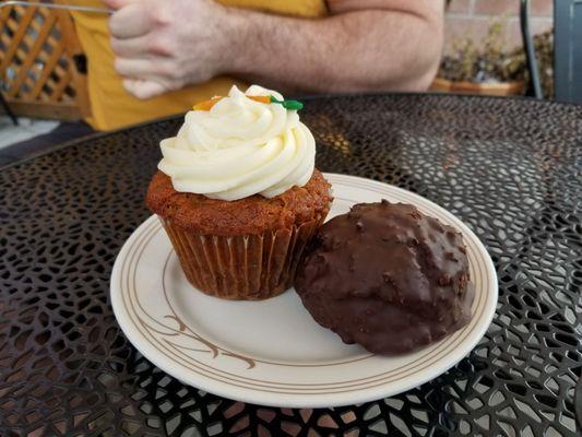 Homemade carrot cake muffin! Super yummy! The coconut macaroon is so fluffy and fresh, it melts in your mouth!  Incredible flavors!!