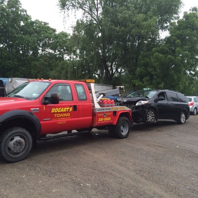 We also provide complete towing and flatbed service