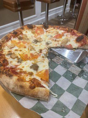 Small pizza pie, not memorable just mediocre