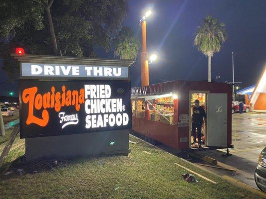 Well lit and plenty of parking in the Louisiana famous fried chicken parking lot