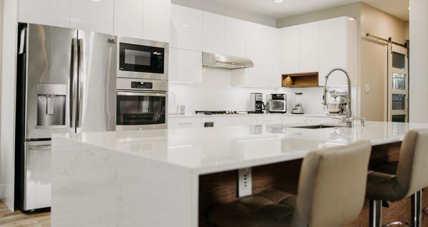 White kitchen cabinets made in USA!
Visit our showroom at Houston, TX.
Special prices for Designers & Builders.
www.letmobel.com