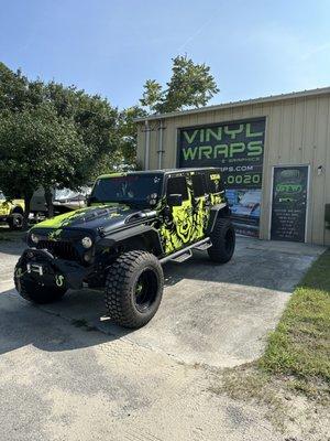 Scream n it pennywise ghostface jeep wrangler vinyl wrap 3m satin black avery lime green vehicle vinyl wrap STW Wraps and Graphics