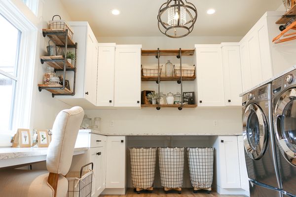 Modern Farmhouse Laundry Room. Lake Creek - Heber City, UT